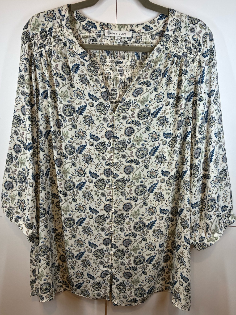 Rose & Olive Floral Smocked Blouse 3/4 Sleeve Split Neck Button Front Size 1X